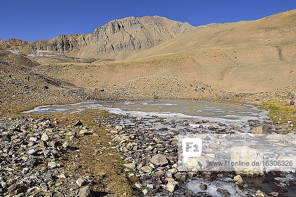 Iran  Alborz-Gebirge  Takht-e Suleyman-Massiv  Gefrorener See