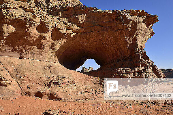 Algerien  Sahara  Nationalpark Tassili N'Ajjer  Region Tadrart  Naturbogen von Bouhadian