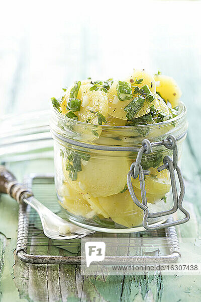 Kartoffelsalat mit Frühlingszwiebeln  Kresse und Limettendressing