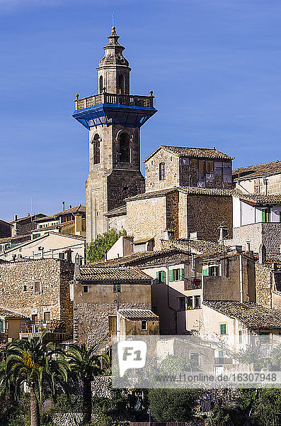 Spanien  Balearische Inseln  Mallorca  Valldemossa  S'Arxiduc  Kirchturmspitze