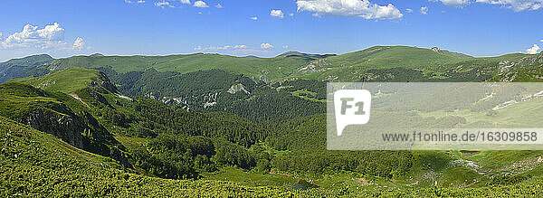 Montenegro  Crna Gora  Blick auf das Bjelasica-Gebirge  Nationalpark Biogradsko Jezero