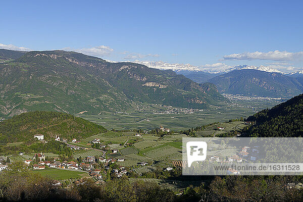 Italien  Südtirol  Blick auf Prissian und Nals
