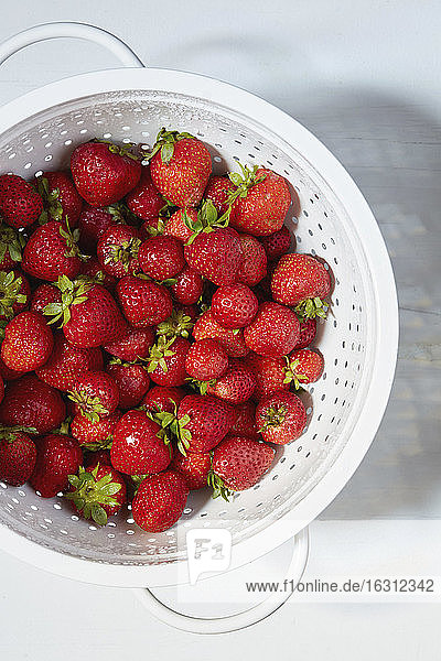 Frische Erdbeeren in Schale
