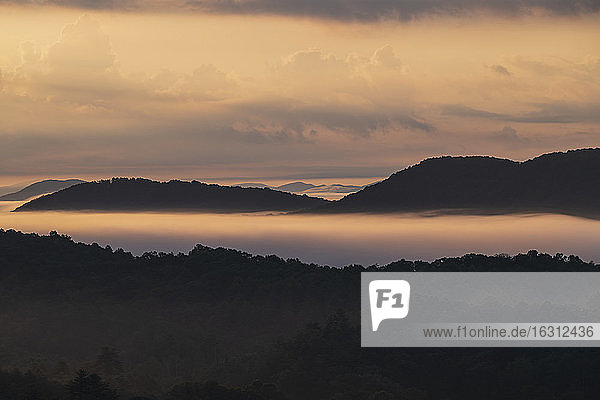 USA  Georgia  Fog and clouds above Blue Ridge Mountains at sunrise
