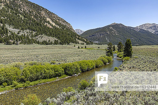 USA  Idaho  Sun Valley  Landschaft mit Fluss und Bergen