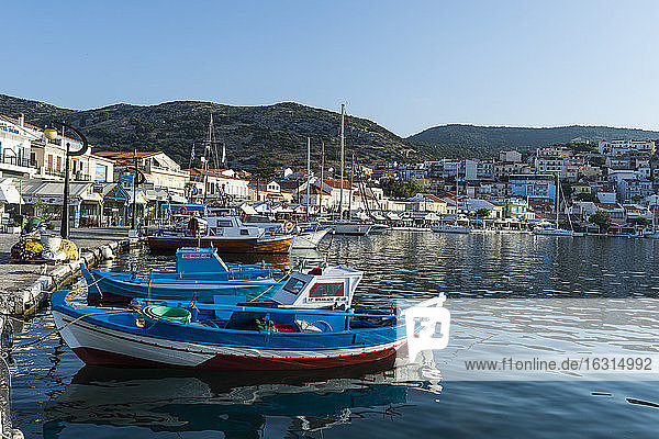 Der Hafen von Phytagoteio  Samos  Griechische Inseln  Griechenland  Europa