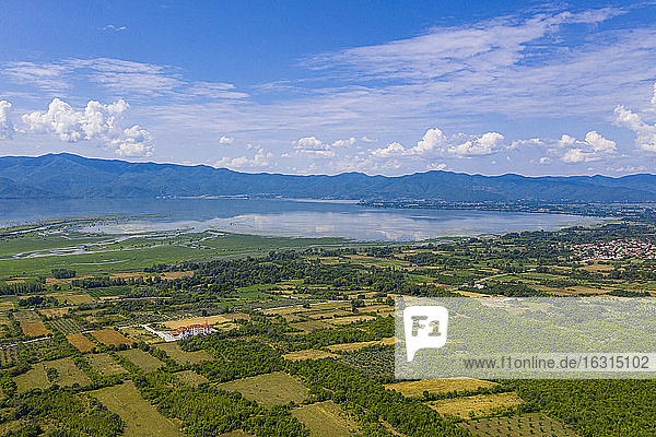 Luftaufnahme durch Drohnen des Kerkini-Sees  Mazedonien  Griechenland  Europa