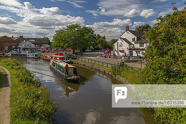 View of canal at Shardlow on a sunny day  South Derbyshire  Derbyshire  England  United Kingdom  Europe
