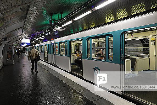Metro (Untergrundbahn) während der Sperrung in Paris  Frankreich  Europa