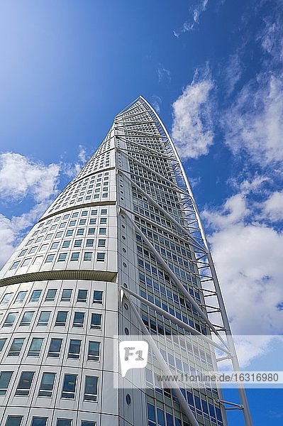 Turning Torso  neofuturistisches Wohnhochhaus  höchstes Gebäude Skandinaviens  vom spanischen Architekten Santiago Calatrava  Malmö  Schweden  Europa