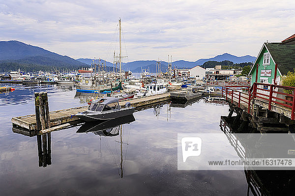 Überlegungen zum Hafen von Cow Bay  Prince Rupert  Kaien Island  Innenpassage  Nordwest British Columbia  Kanada  Nordamerika