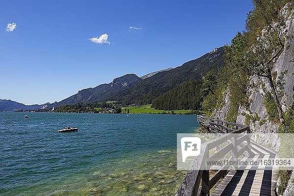Pavement with view to Sankt Wolfgang  Strobl am Wolfgangsee  Salzkammergut  Province of Salzburg  Austria  Europe