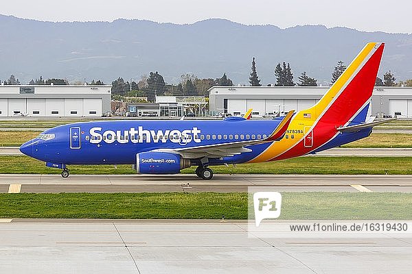 San Jose  Vereinigte Staaten  11. April 2019: Ein Boeing 737-700 Flugzeug der Southwest Airlines mit dem Kennzeichen N7839A auf dem Flughafen San Jose (SJC) in den Vereinigten Staaten