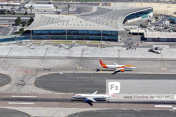 Airbus A320 der British Airways und der EasyJet Flugzeuge auf dem Flughafen Gibraltar (GIB)  Gibraltar  Europa
