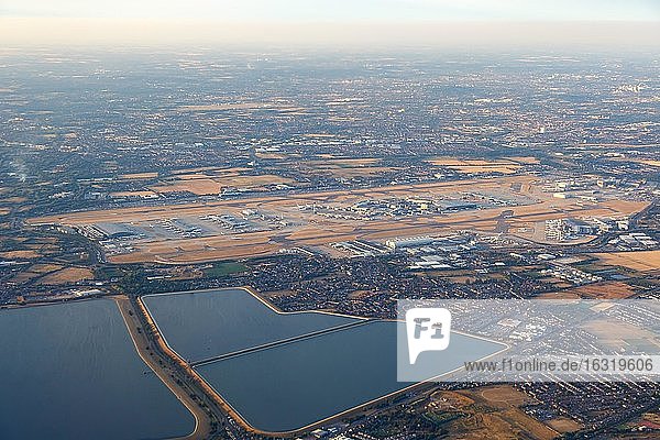 London, 1. August 2018: Luftbild des Flughafen Heathrow (LHR) im Vereinigten Königreich, Großbritannien, Europa