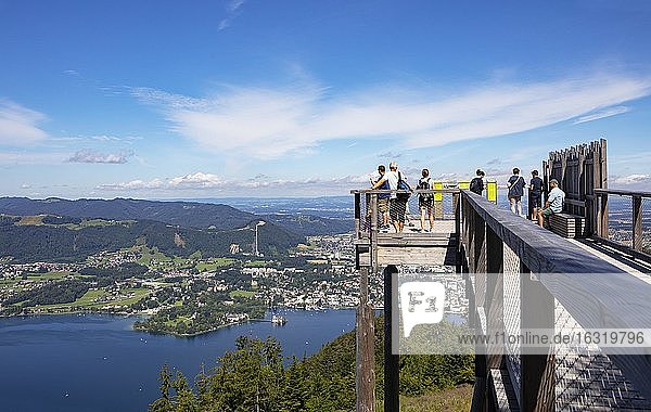 Viewing platform with view to the Lake Traun and Gmunden at Grünberg  treetop path Salzkammergut  Gmunden  Salzkammergut  Upper Austria  Austria  Europe