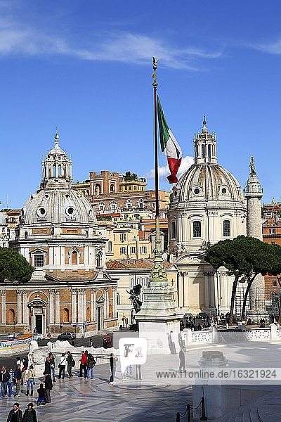 Italien  Rom  Kirche des Allerheiligsten Namens Mariens am Trajansforum