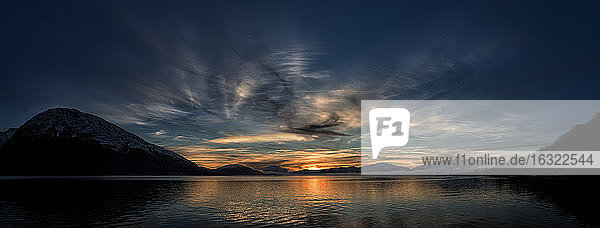 Vereinigtes Königreich  Schottland  Loch Linnhe bei Sonnenuntergang