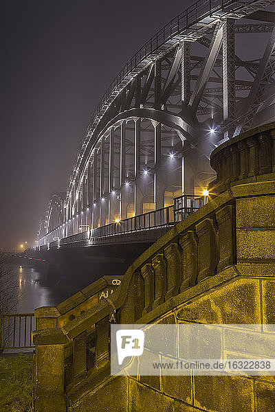 Germany  Hamburg  historic Elbe bridge in dense fog at night