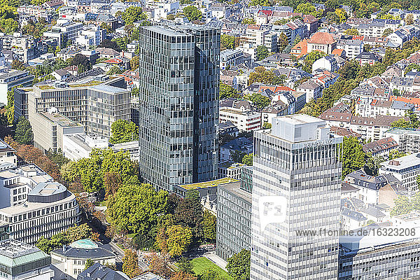 Deutschland  Frankfurt  Blick auf die Stadt mit Hochhäusern vom Maintower