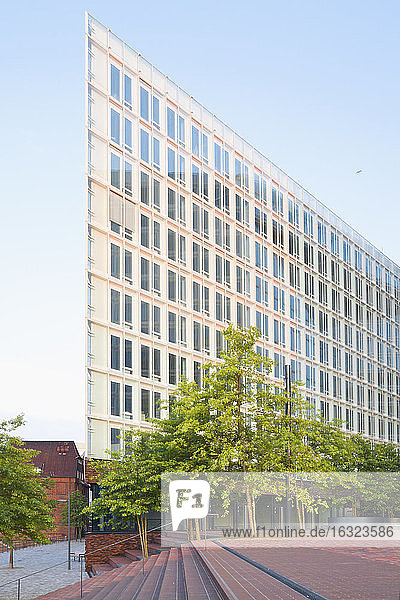 Germany  Hamburg  view to modern office building 'Ericusspitze'
