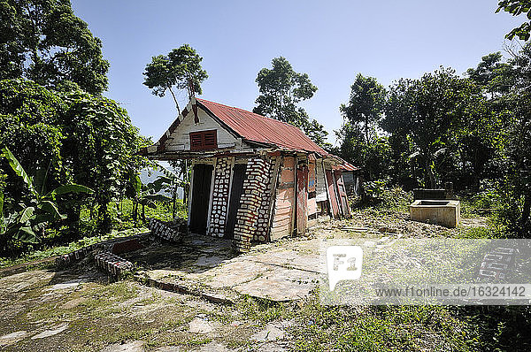 Haiti  Jacmel  Durch das Erdbeben 2010 zerstörtes Fachwerkhaus