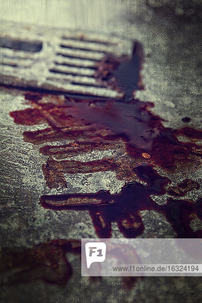Texthilfe mit Blut geschrieben