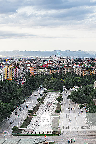 Bulgarien  Sofia  Stadtansicht  Blick vom Nationalen Kulturpalast zum Park