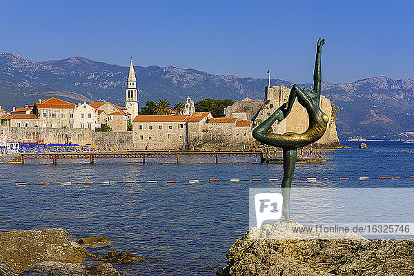 Montenegro  Adriaküste  Budva  Ballerina-Statue