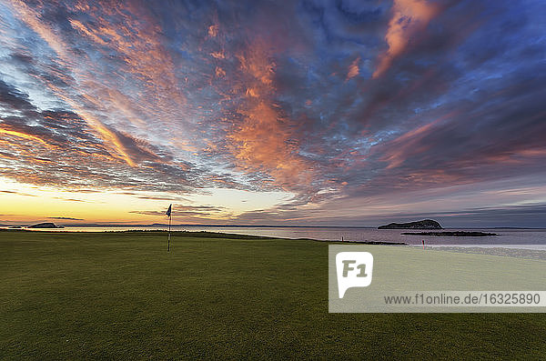 Schottland  North Berwick  West Golf Course bei Sonnenuntergang
