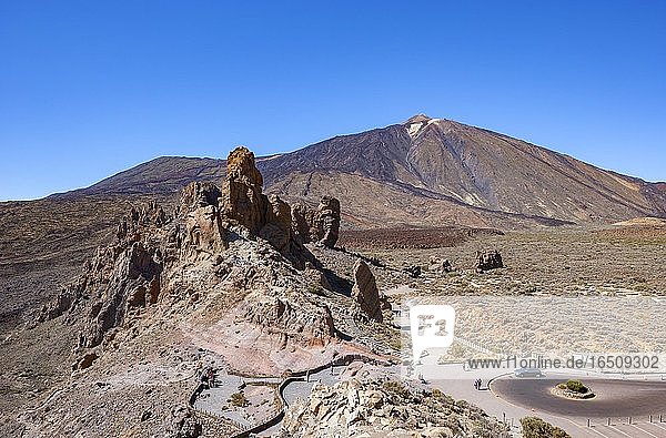 National Park Canadas del Teide  Roques de Garcia and the Teide in the background  Tenerife  Canary Islands  Spain  Europe