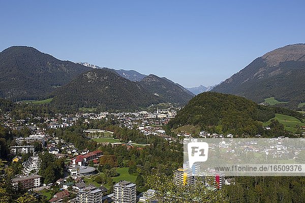 Blick von der Burgruine Wildenstein auf Bad Ischl  Salzkammergut  Oberösterreich  Österreich  Europa