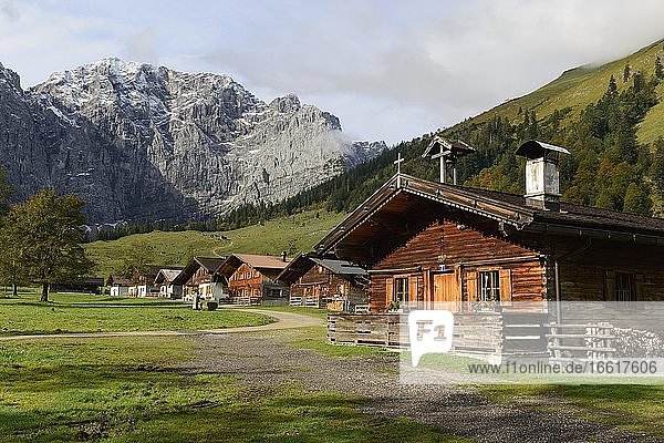 Engalm vor Grubenkarspitze  Eng  Karwendel  Tirol  Österreich  Europa