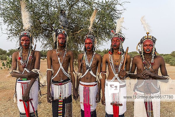 Wodaabe-Bororo men with faces painted at the annual Gerewol festival  courtship ritual competition among the Woodaabe Fula people  Niger  Africa