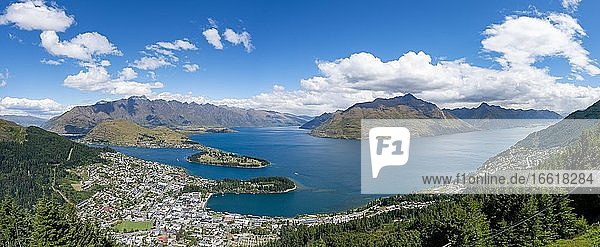 View of Lake Wakatipu and Queenstown  Ben Lomond Scenic Reserve  The Remarkables mountain range  Otago  South Island  New Zealand  Oceania