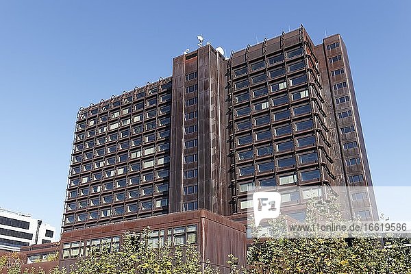Bürogebäude mit Fassade aus Cortenstahl  Rostschicht  Landesbetrieb IT.NRW  Architekt Gottfried Böhm  Düsseldorf  Nordrhein-Westfalen  Deutschland  Europa