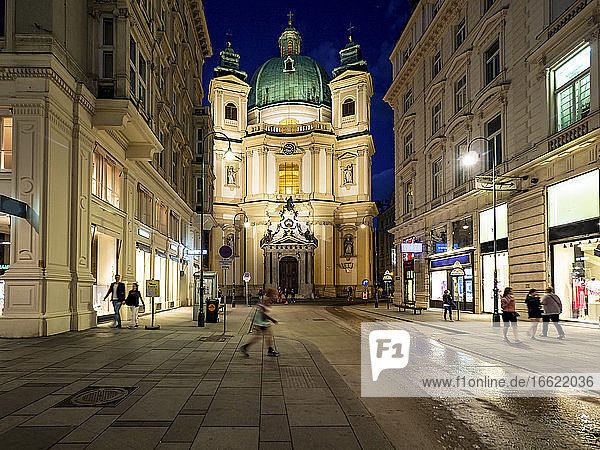 Österreich  Wien  Petersplatz und Peterskirche bei Nacht