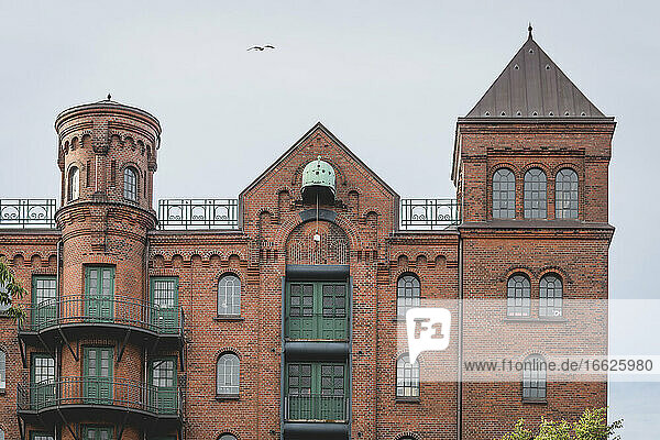 Deutschland  Hamburg  Speicherstadt  Altes  gemauertes Industriegebäude mit Türmen