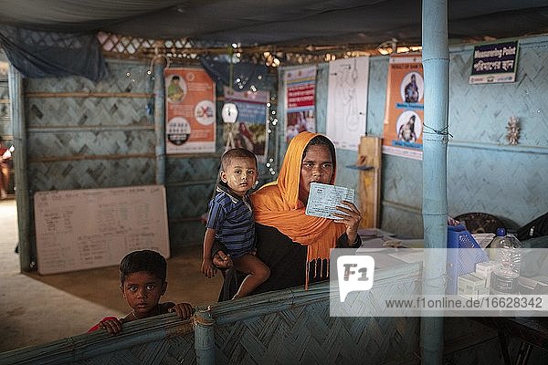 A mother with her children in a medical station in the camp for Rohingya refugees from Myanmar  Kutupalong  Cox Bazar  Bangladesh  Asia