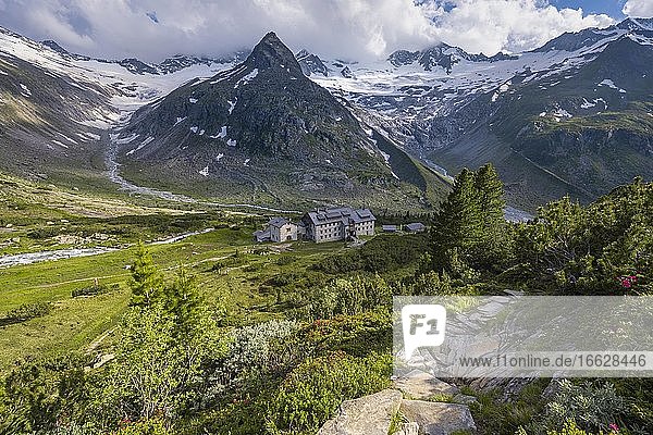 Berliner Hütte am Berliner Höhenweg  Berggipfel Steinmandl  Gletscher Waxeggkees und Hornkees  Zillertaler Alpen  Zillertal  Tirol  Österreich  Europa