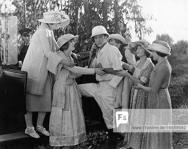 Hollywood  Kalifornien  1923
Milton Sills in einer Szene aus dem Film What A Wife Learned .