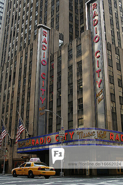 United States. New York. Radio City Music Hall. Exterior.