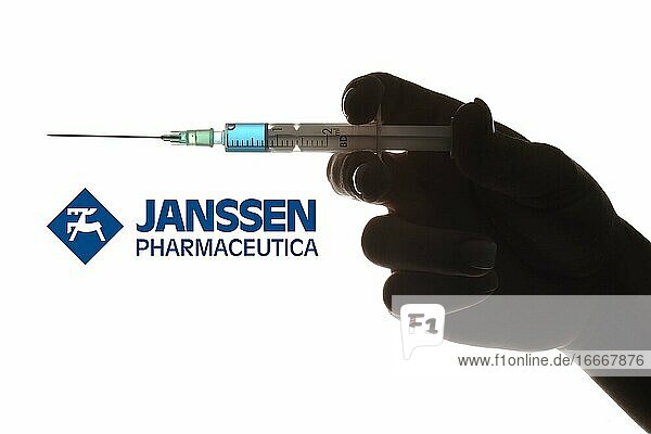 Symbol image Corona vaccine from JANSSEN PHARMACEUTICA hand with syringe corona crisis Baden-Württemberg Germany Europe