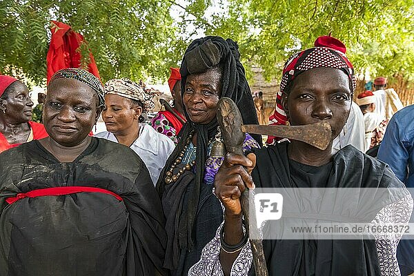 Frauen  Portrait bei einer Voodoo-Zeremonie in Dogondoutchi  Niger  Afrika