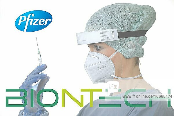 Symbol image Corona vaccine from BIONTECH PFIZER woman with syringe corona crisis Baden-Württemberg Germany Europe