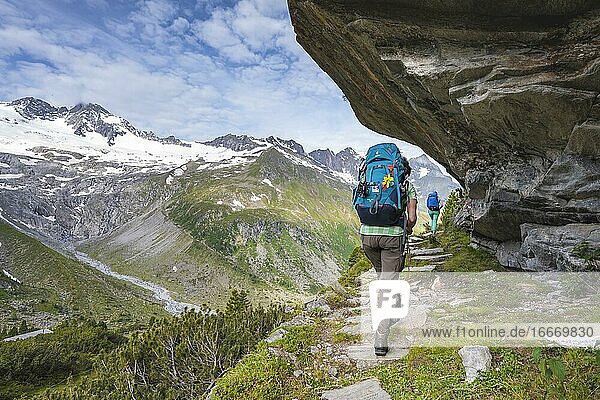 Hikers on the Berliner Höhenweg  Behind the Waxeggkees Glacier  Zillertal Alps  Zillertal  Tyrol  Austria  Europe