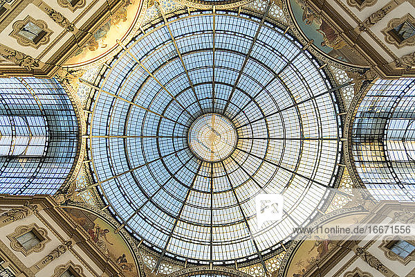 Das Innere der Galleria Vittorio Emanuele II in Mailand