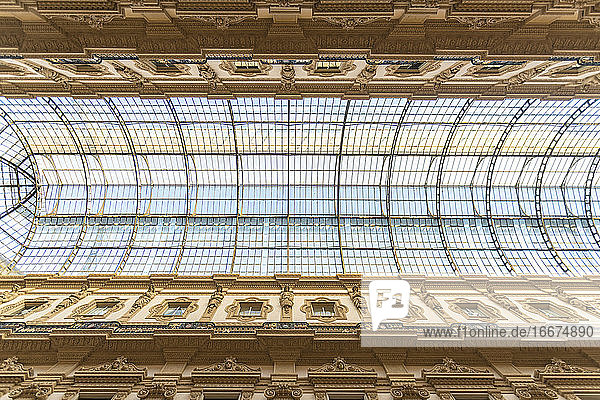 Das Innere der Galleria Vittorio Emanuele II in Mailand