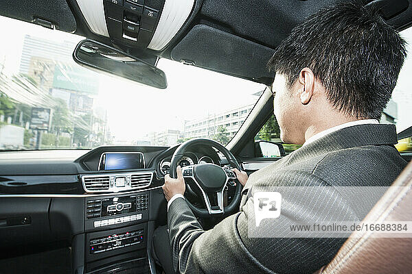 Luxuswagen mit Chauffeur in Bangkok