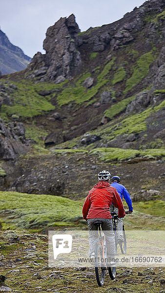 two friends riding their mountain bikes around Lake Thingvellir